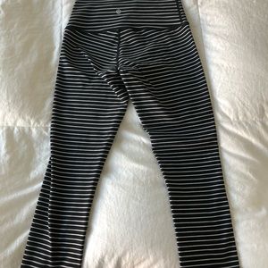 Lululemon wonder under crops. Size 6. Stripe.